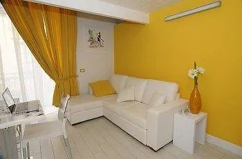 La Piazzetta Hotel *