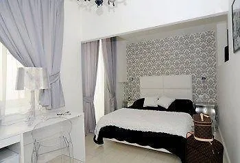 La Piazzetta Hotel *
