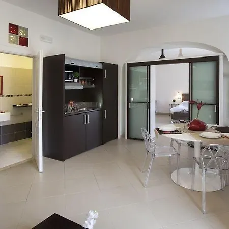 La Piazzetta Hotel *